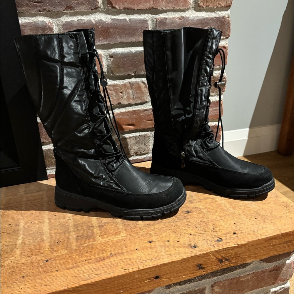 Khombu Women's Black Lace-Up Boots